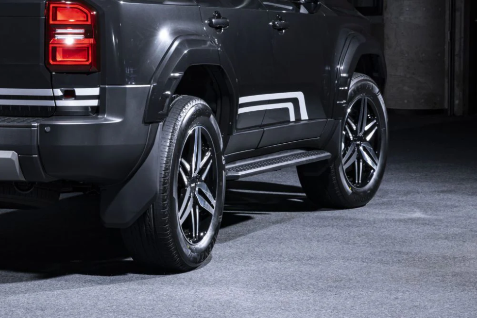 TOM'S Racing Side Bumper Garnish Toyota Land Cruiser 250