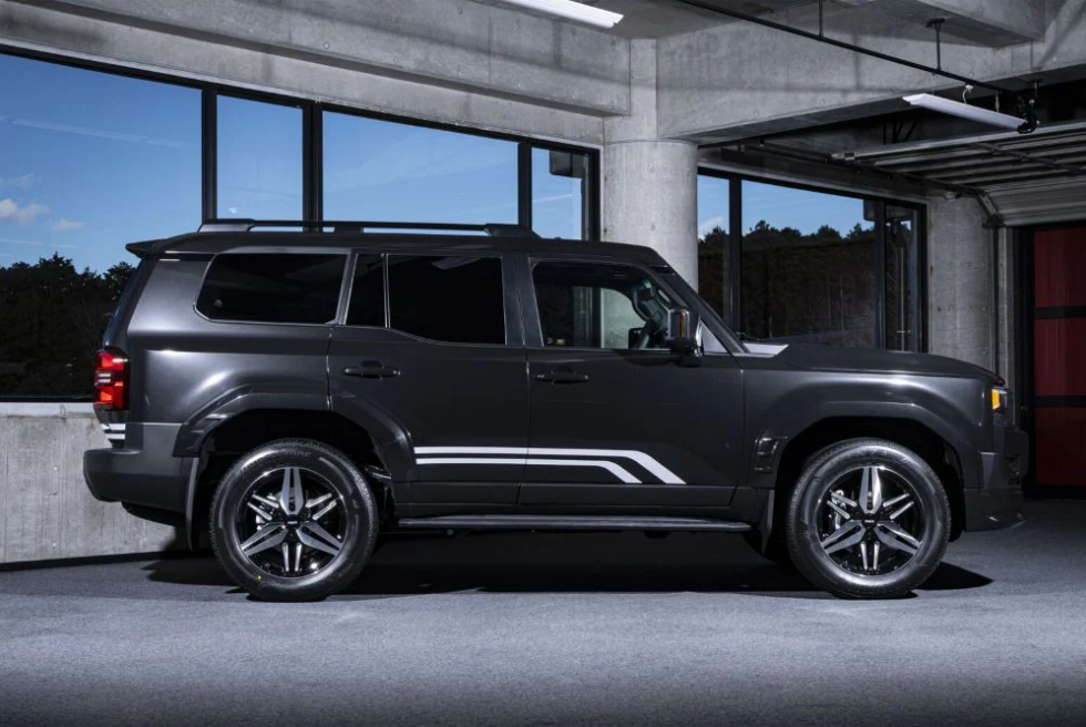 TOM'S Racing Side Bumper Garnish Toyota Land Cruiser 250 Eesti